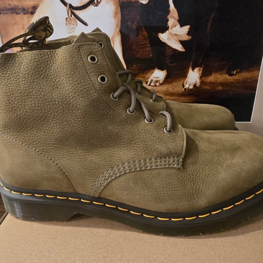 Dr Martens 101 TUMBLED NUBUCK LEATHER ANKLE BOOTS Men Size 10 Muted Olive NEW